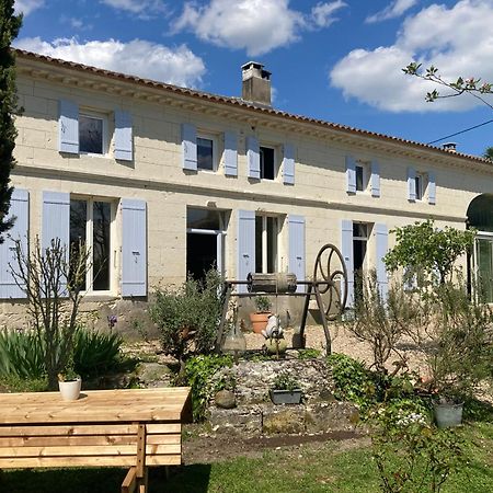 Les Ganivelles Apartamento Saint-Dizant-du-Gua Exterior foto