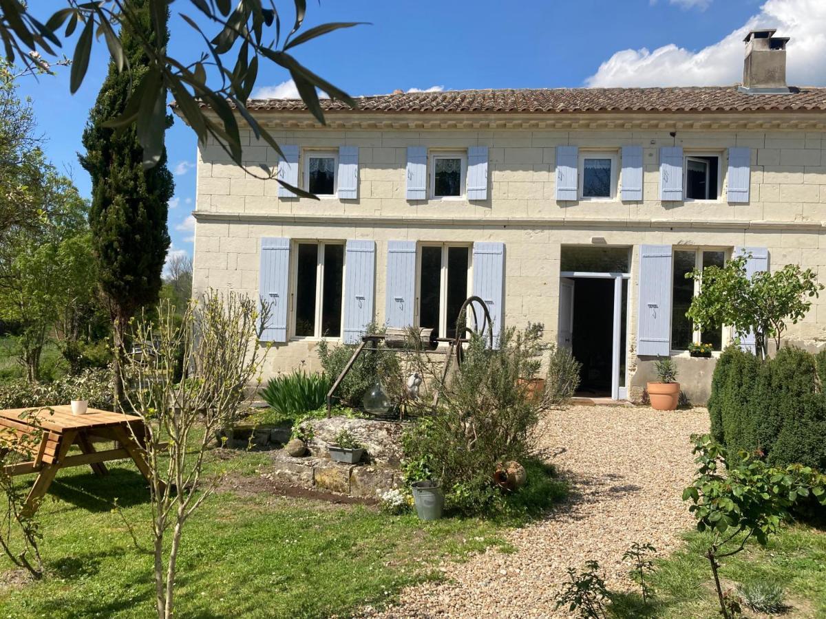 Les Ganivelles Apartamento Saint-Dizant-du-Gua Exterior foto