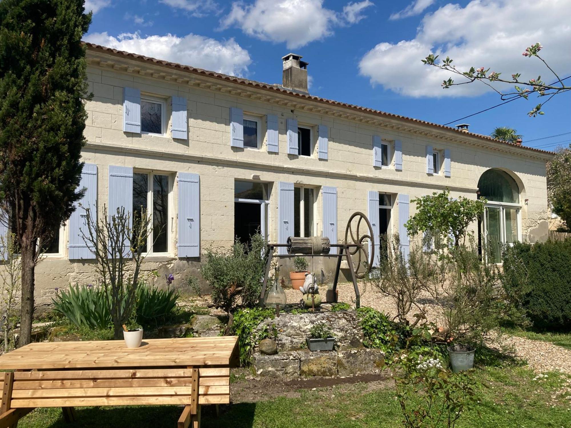 Les Ganivelles Apartamento Saint-Dizant-du-Gua Exterior foto