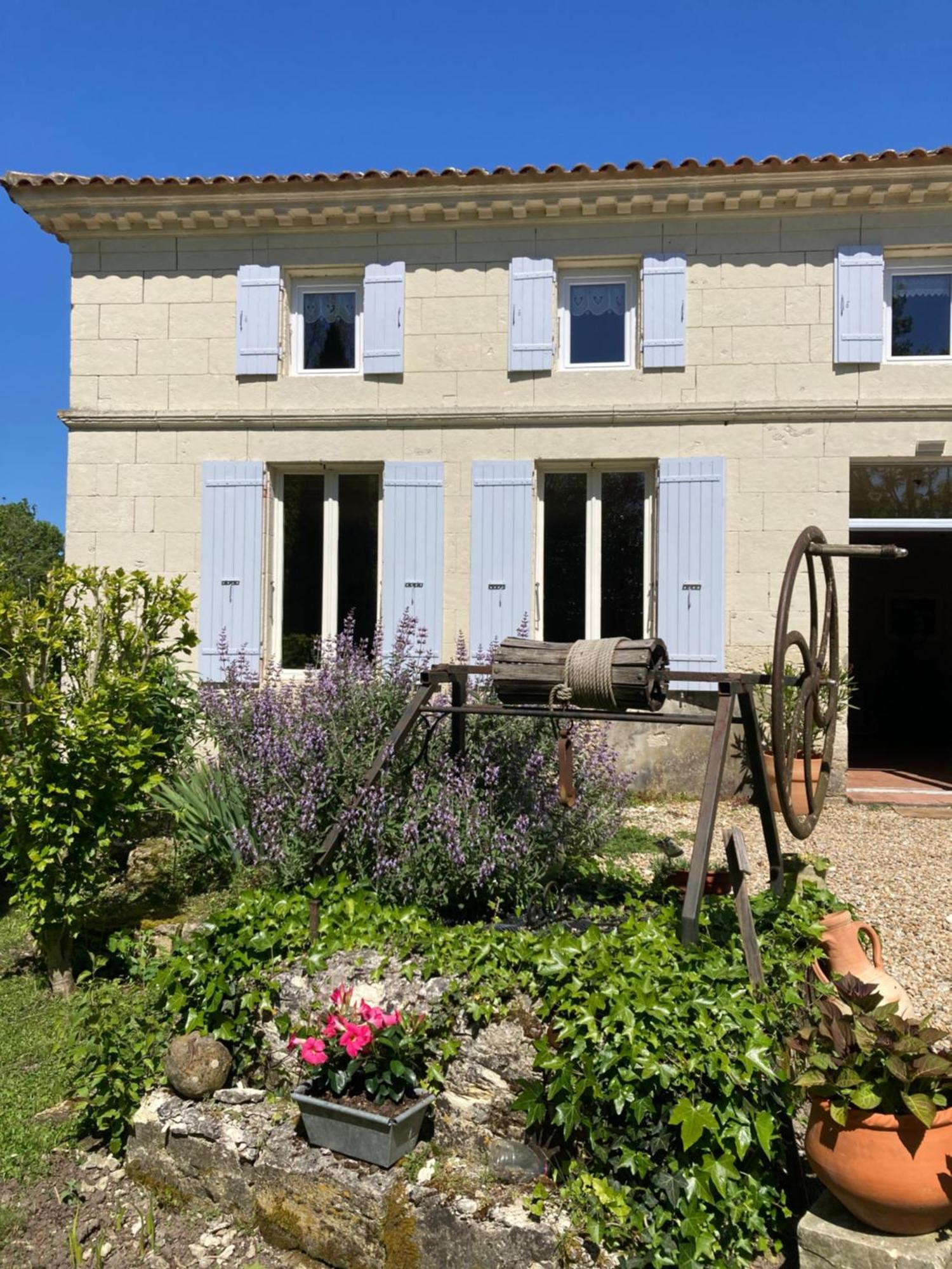 Les Ganivelles Apartamento Saint-Dizant-du-Gua Exterior foto